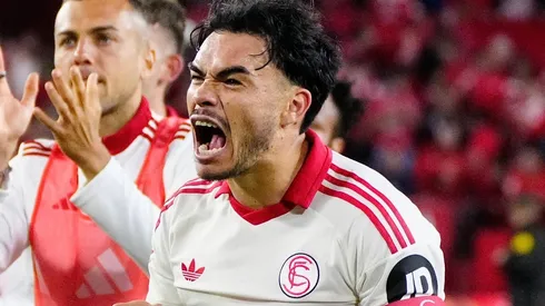 Gabriel Suazo confirmó una lesión y sacó a Colo Colo al baile tras alejarse del descenso con Sevilla.