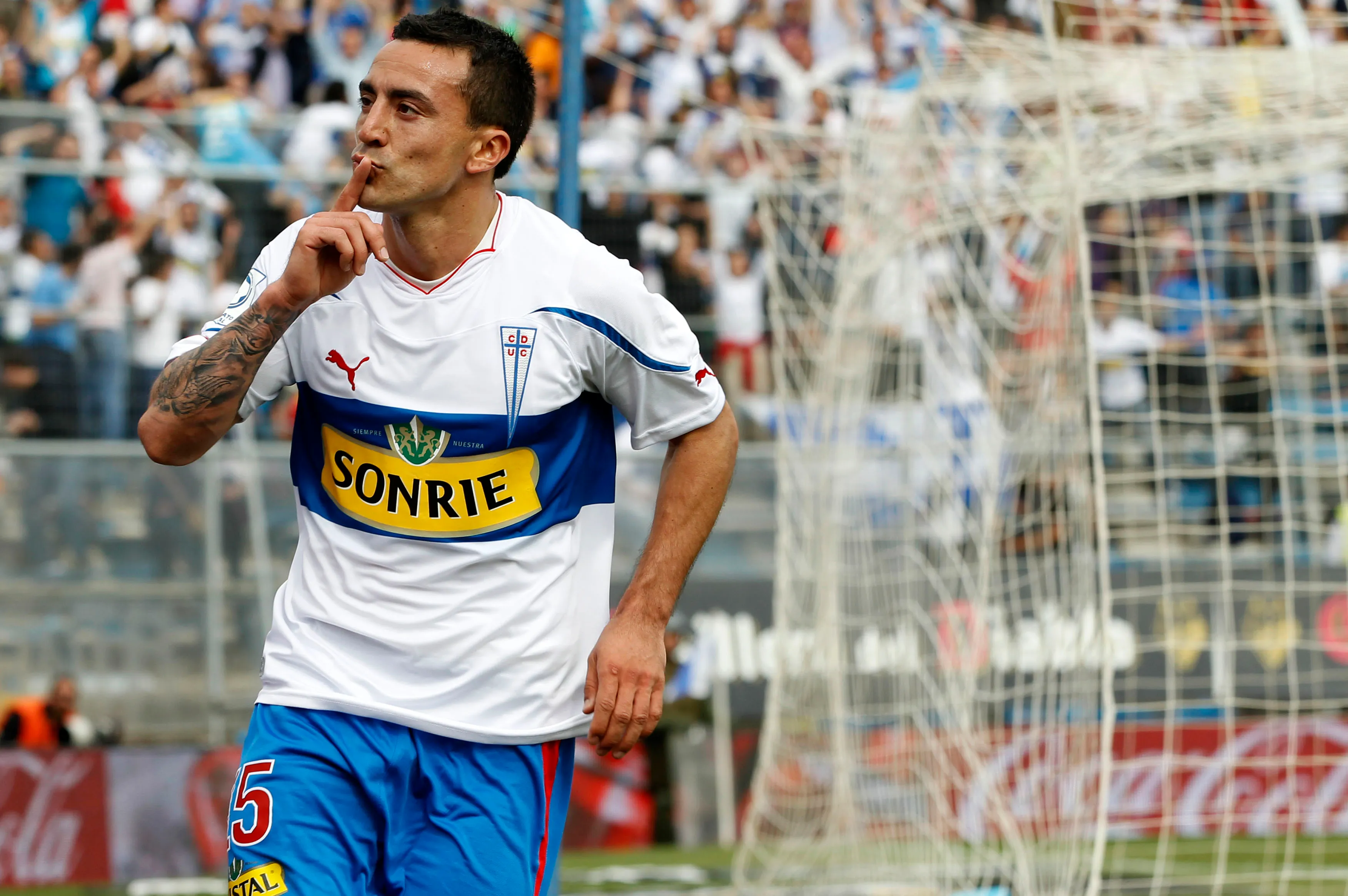 Roberto Cereceda le anotó a Colo Colo con la camiseta de la UC. (Andrés Piña | Photosport).