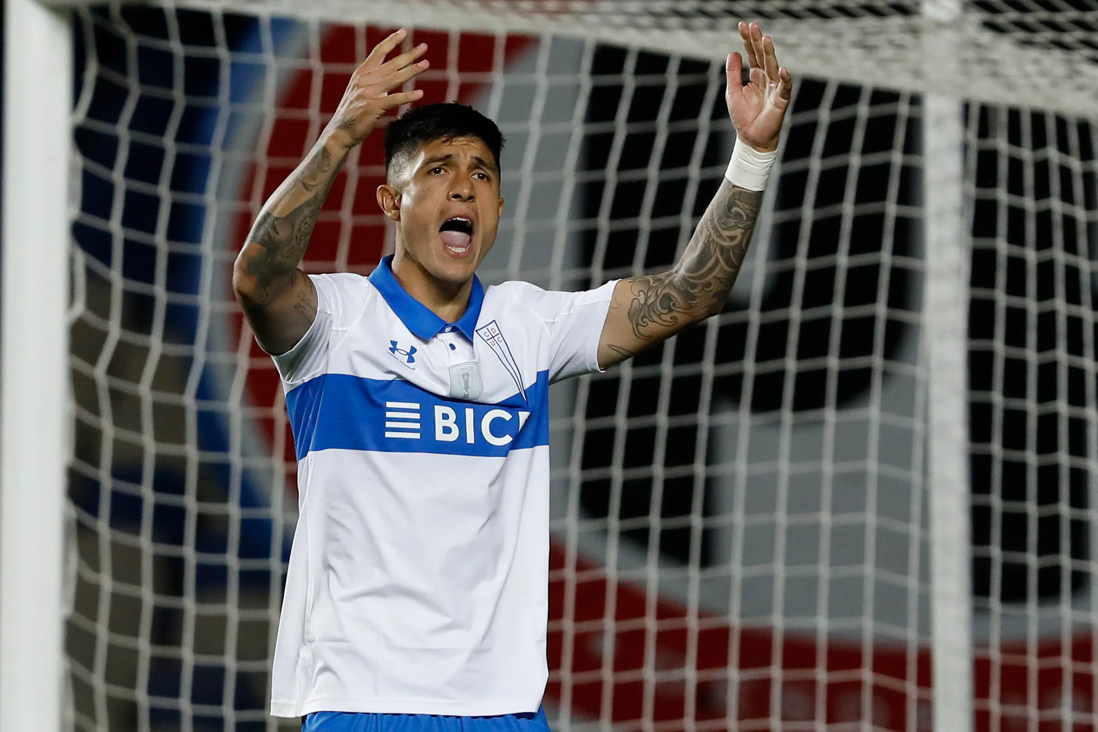 Valber Huerta vibra con la UC | Photosport