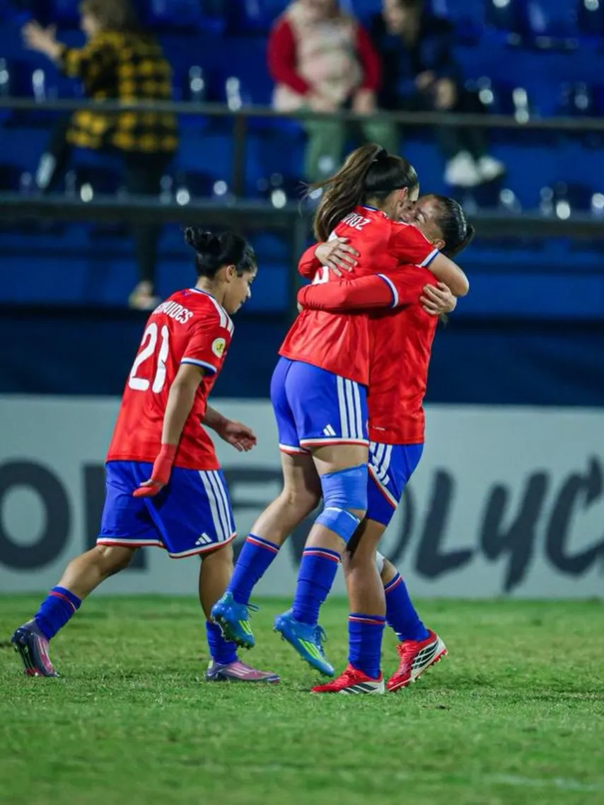 Catalina Múñoz se convirtió en la héroe chilena ala anotar el 2-1 definitivo en el minuto 90. (Foto: Instagram La Roja)