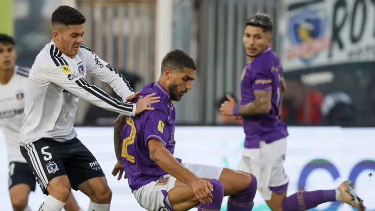 El Bati Larrivey aguanta la marca de Víctor Felipe Méndez en el Monumental.