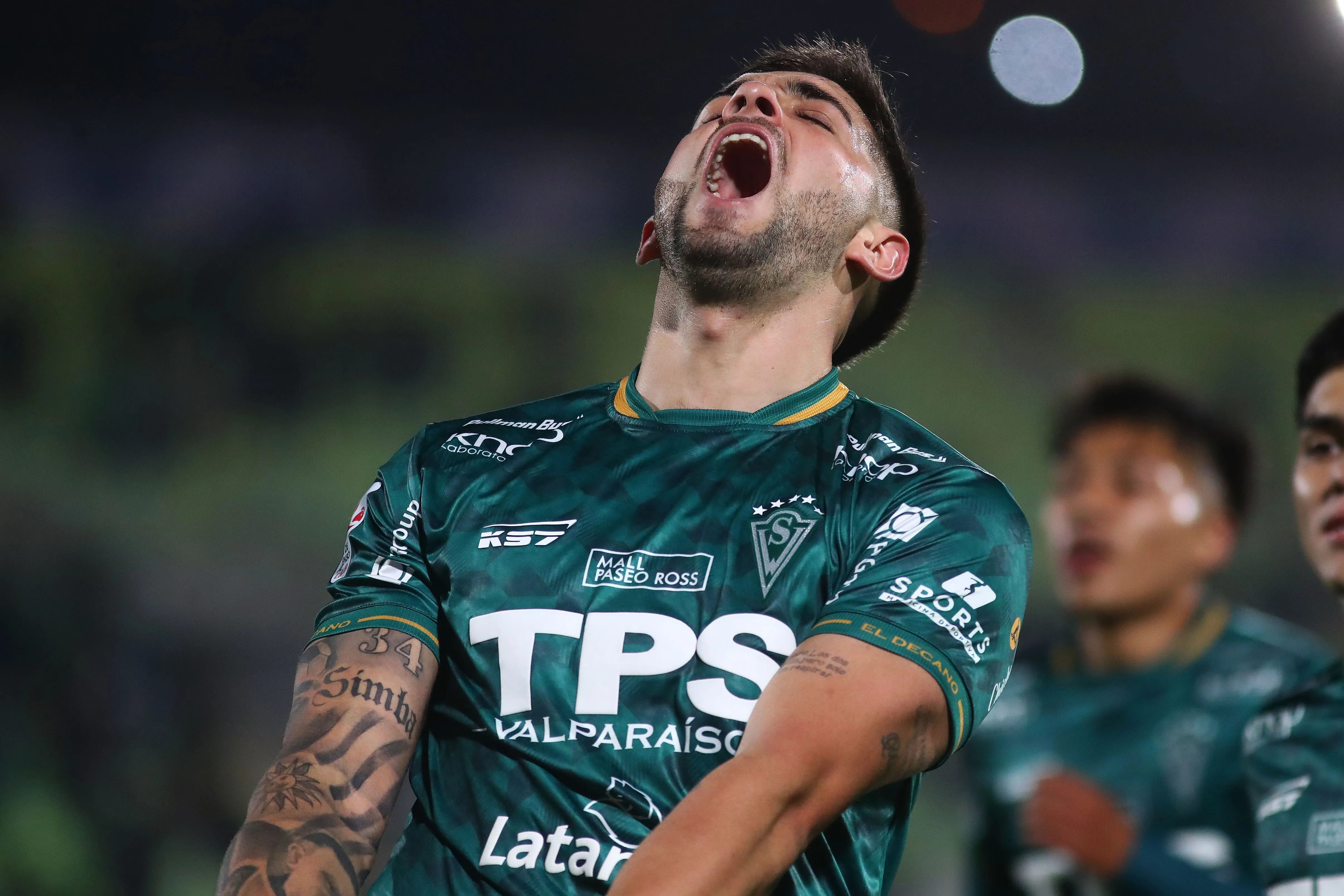 El fervoroso festejo de Camarda, la figura de la jornada. (Manuel Lema/Photosport).