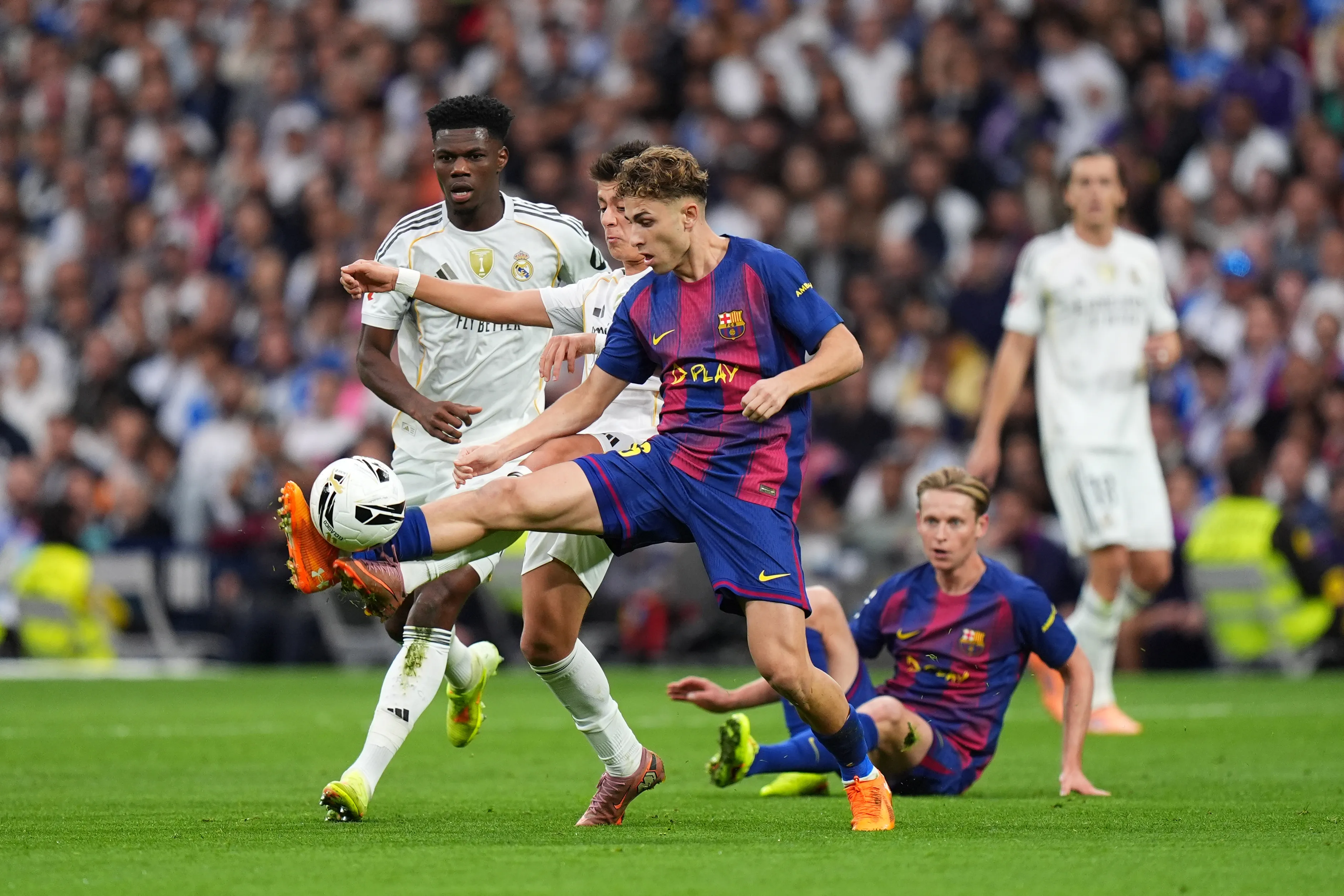 Barcelona tiene una oportunidad de oro de ser campeón ante Real Madrid. | Foto: Getty Images.