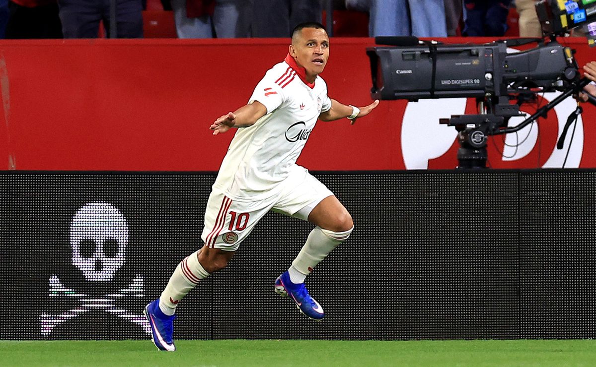 En Sevilla destacan a Alexis Sánchez: el socio perfecto y talismán que los está salvando del descenso