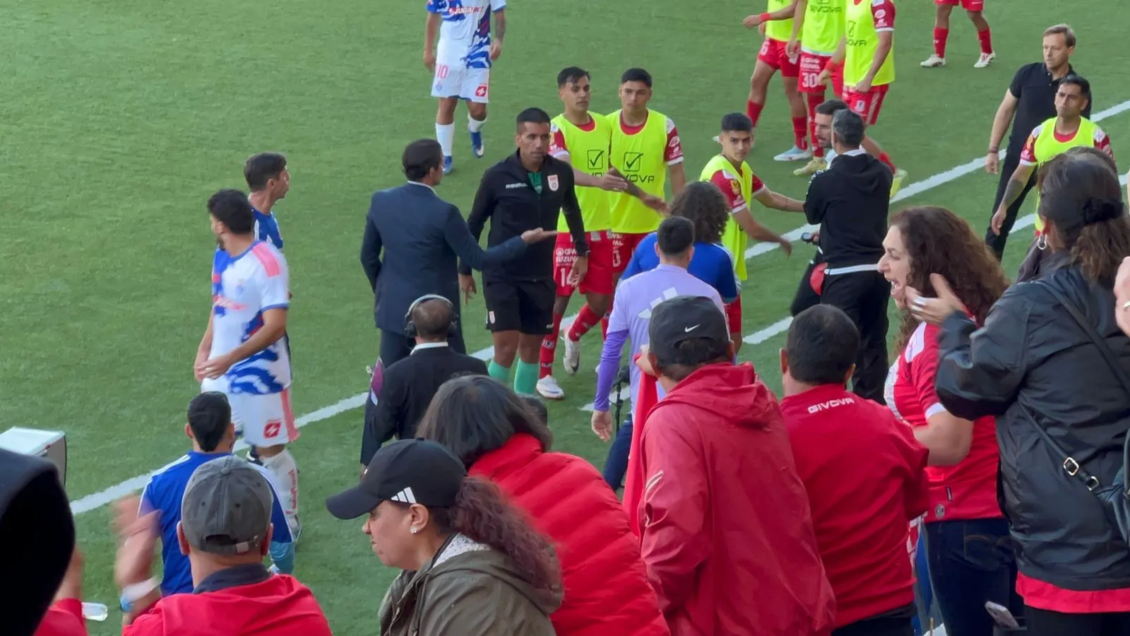 El momento final de los incidentes tras el cotejo (RedGol)
