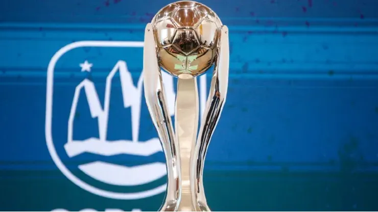 El trofeo de la Copa de la Liga