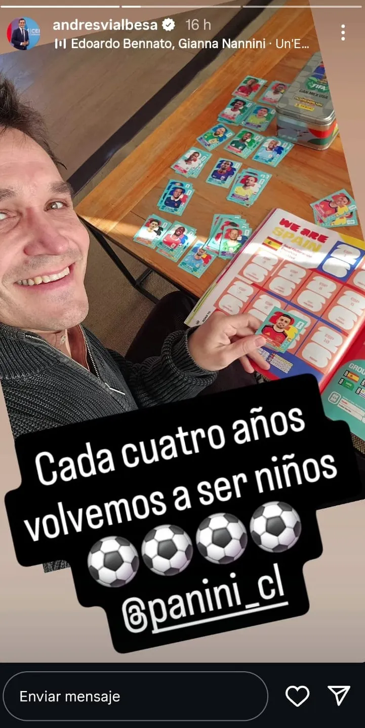 Andrés Vial en su Instagram en plena actividad laminística. (Captura).