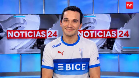Andrés Vial es periodista, presenta noticias en TVN y es un fanático acérrimo de Universidad Católica. Nota: nunca fue así al estudio.