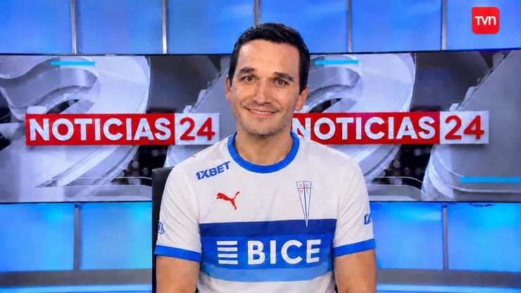 Andrés Vial es periodista, presenta noticias en TVN y es un fanático acérrimo de Universidad Católica. Nota: nunca fue así al estudio.
