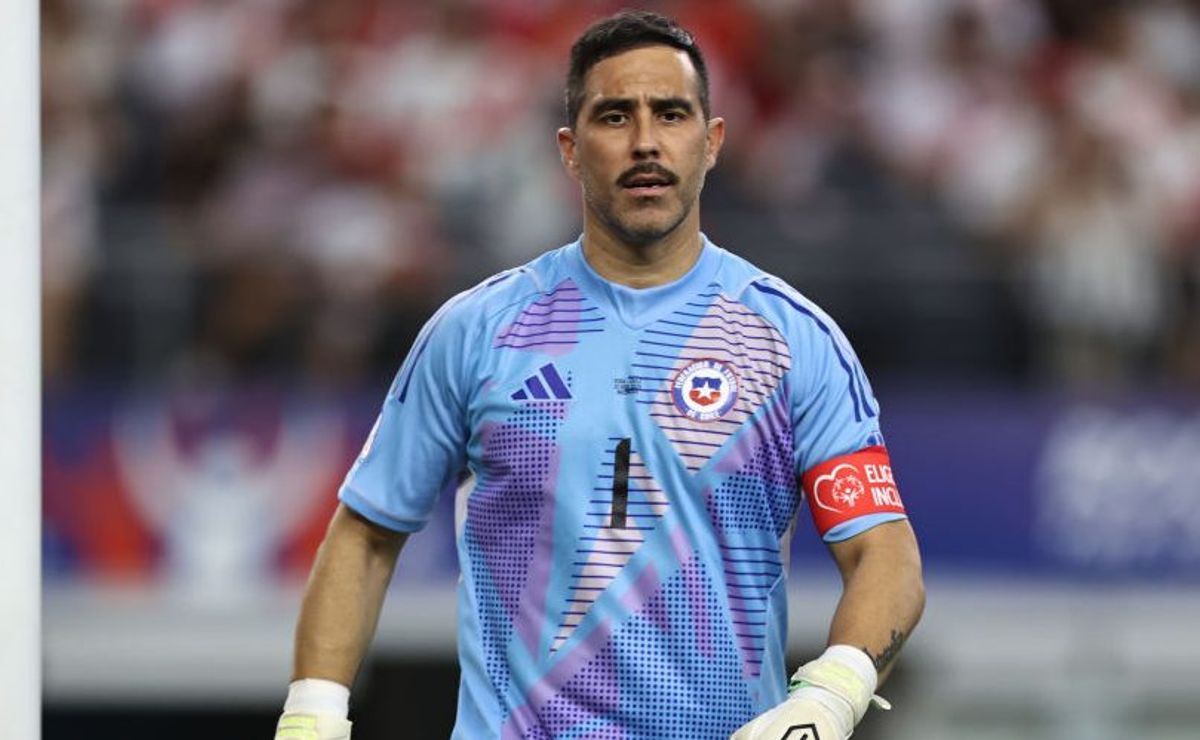 “Van a haber goleadas…”: Claudio Bravo prende el debate y lanza dura crítica al Mundial 2026