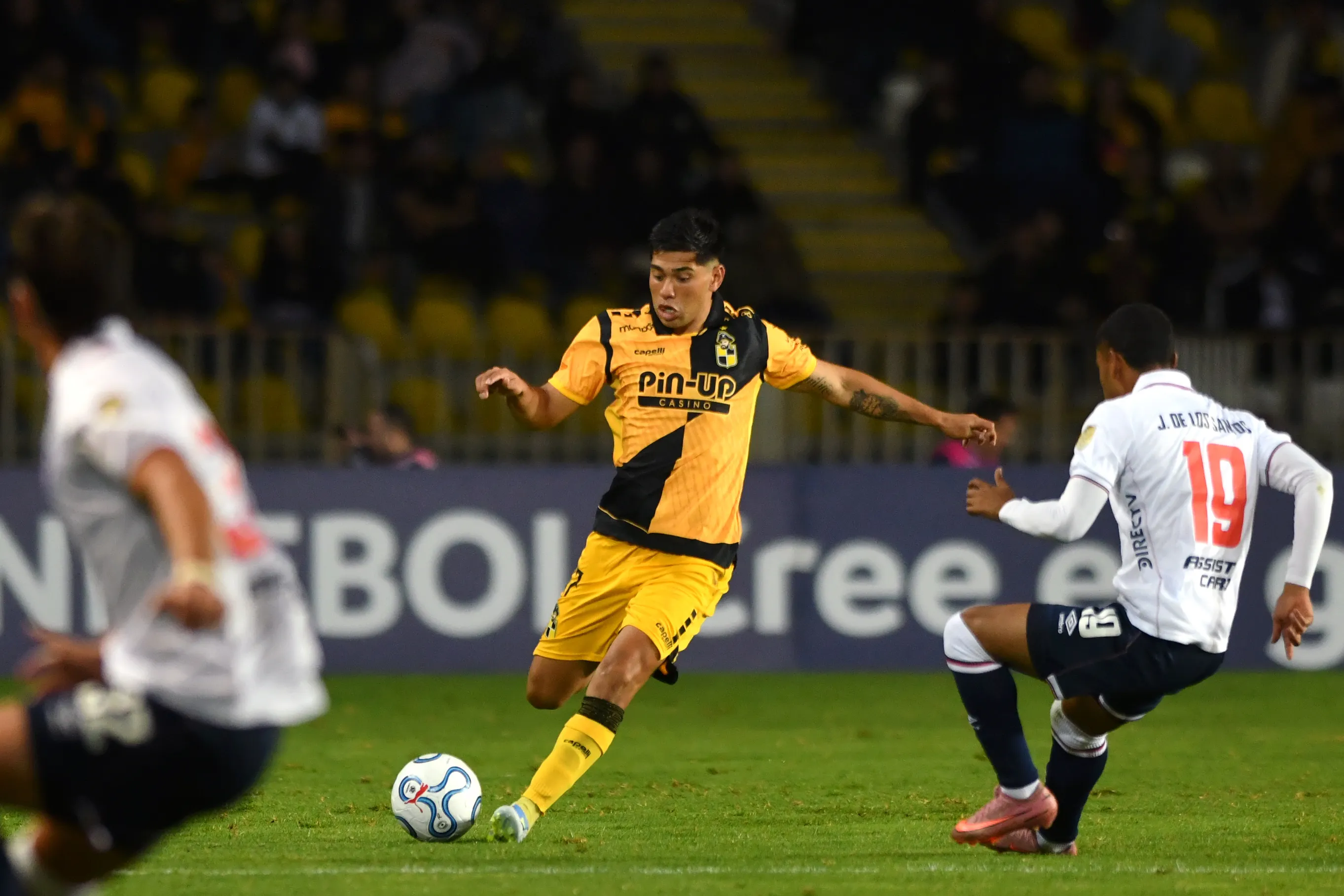 Francisco Salinas es titular en Coquimbo. Foto: Alejandro Pizarro Ubilla/Photosport