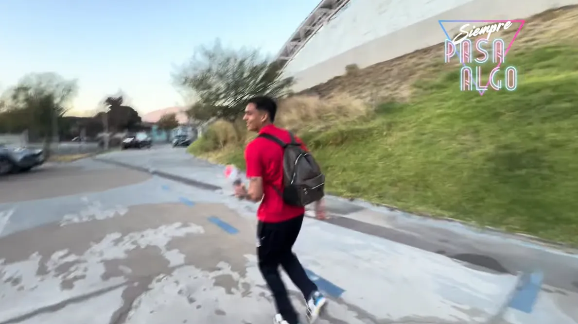 Carlo Villanueva salió corriendo para escapar. Foto: Siempre pasa algo