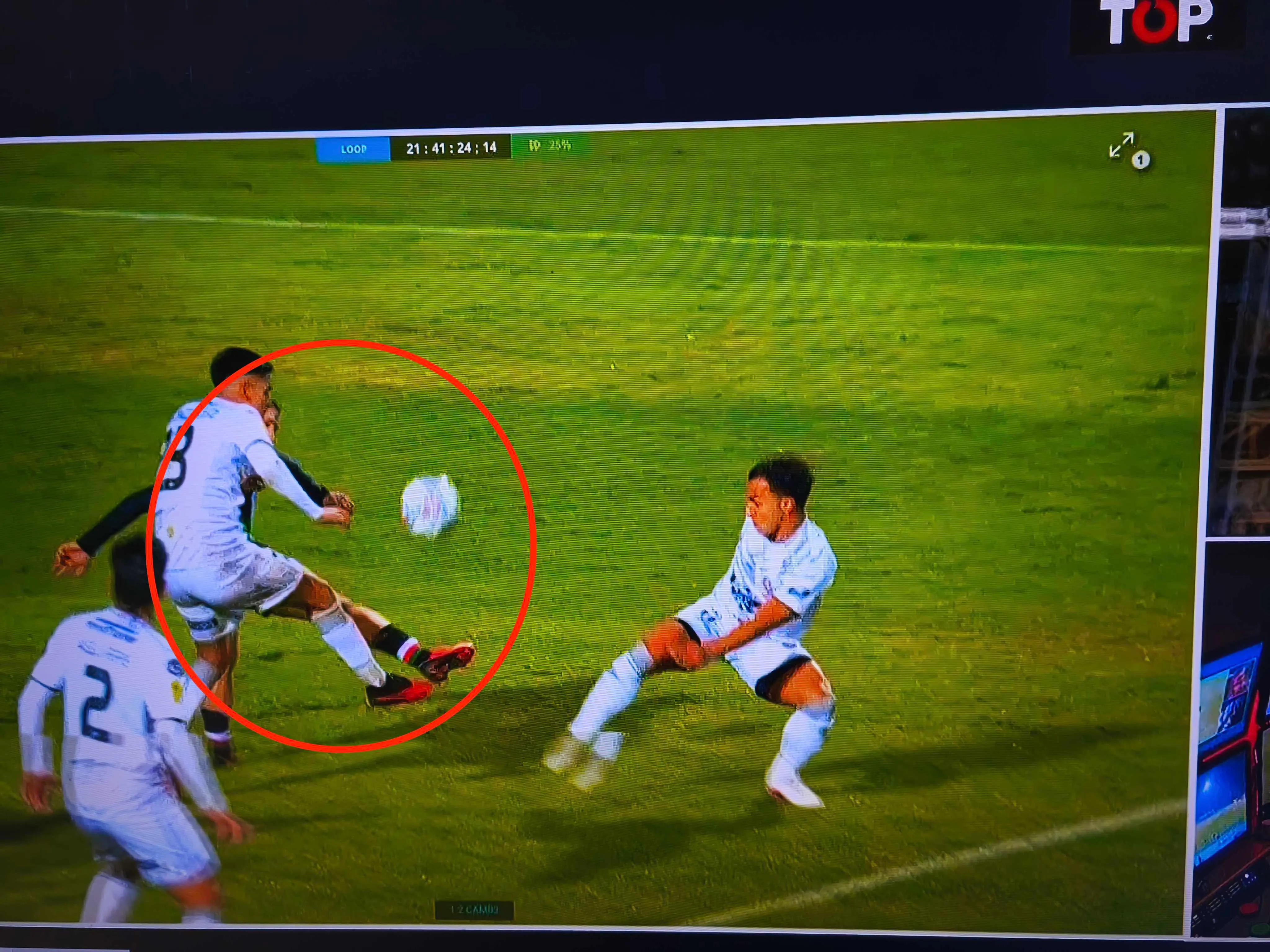 ¿Fue penal? La jugada que revisó el VAR y marcó la eliminación de Limache en Copa de la Liga