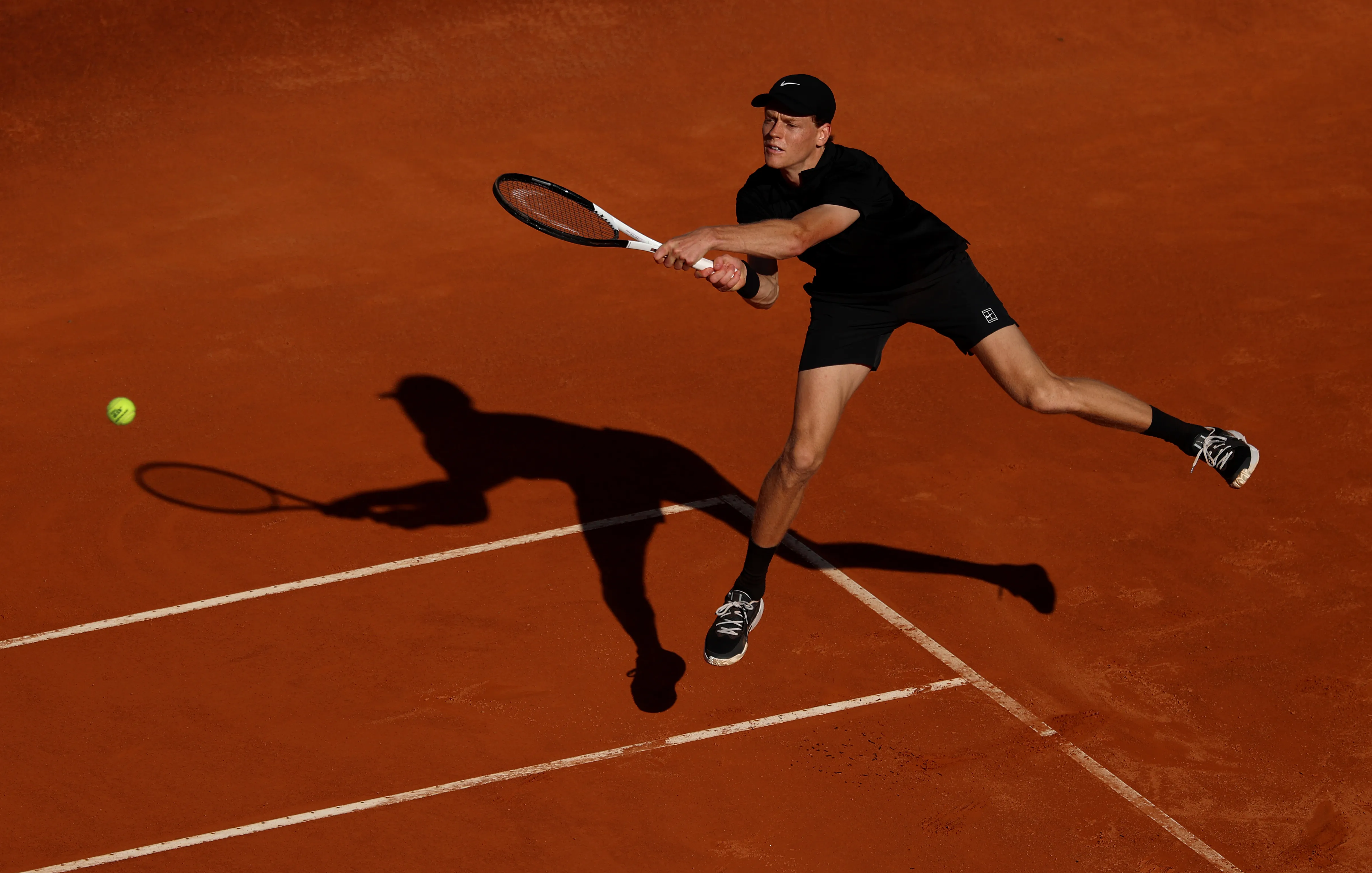 Jannik Sinner sigue firme en Roma. (Photo by Julian Finney/Getty Images)