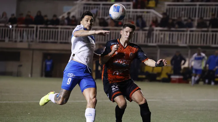 Limache enfrenta a Católica en la fecha 12 de la Liga de Primera.