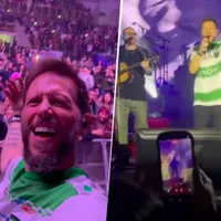 Sin Bandera sorprende en concierto con camiseta de Deportes Temuco