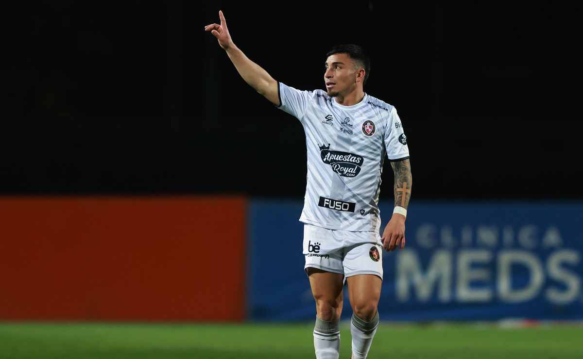 Gabriel Mendoza insiste con pedir el fichaje de Daniel Castro en Colo Colo: “Siempre me gustó el Popín”