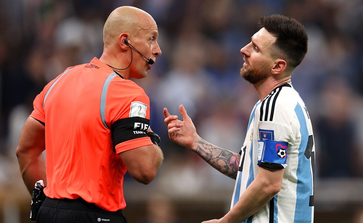 Arbitró Argentina-Francia, reconoció grave error y ahora lo confirman en el Mundial