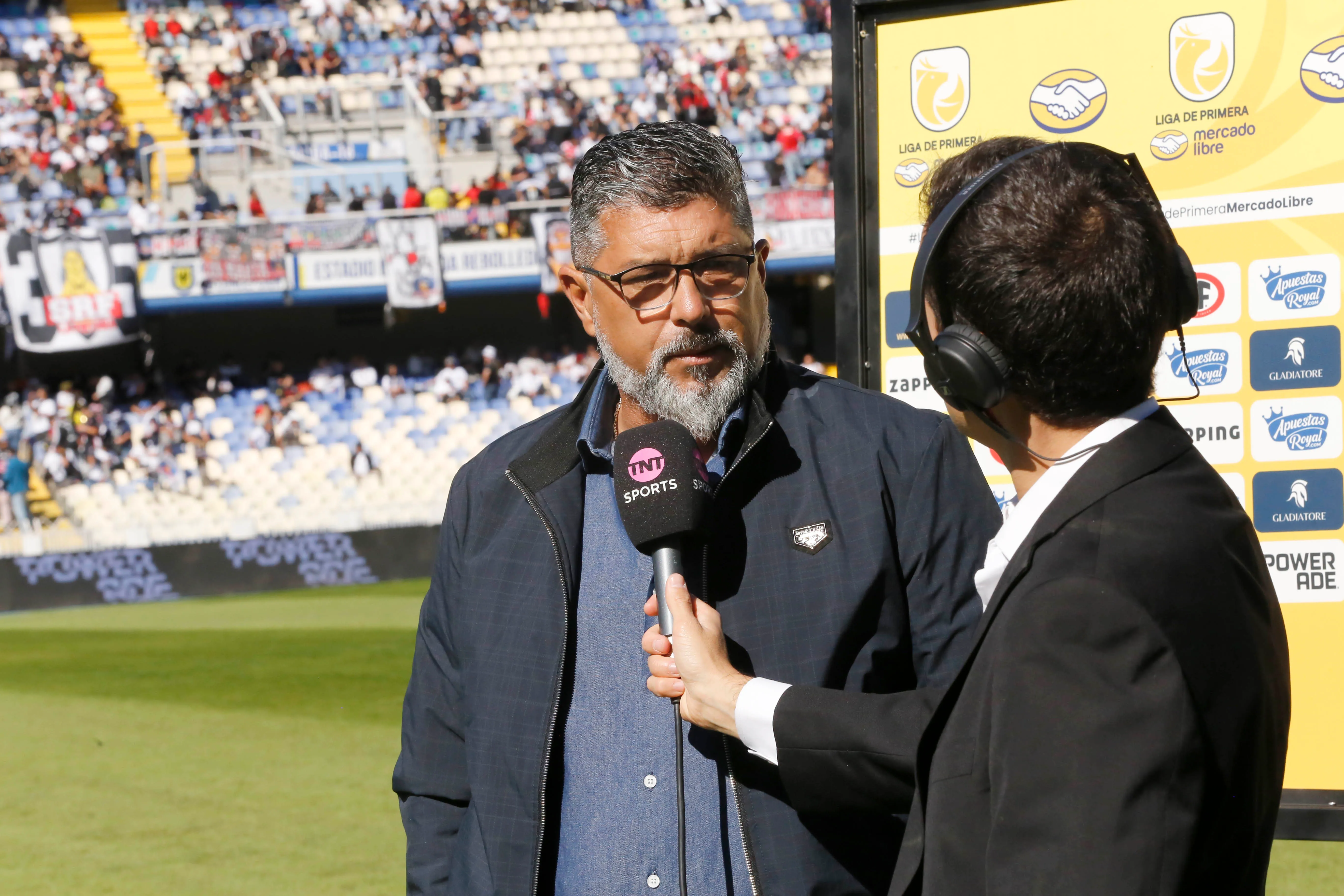 Leo Ramos en una de las pocas entrevistas que dio como DT del Campanil. (Marco Vázquez/Photosport).