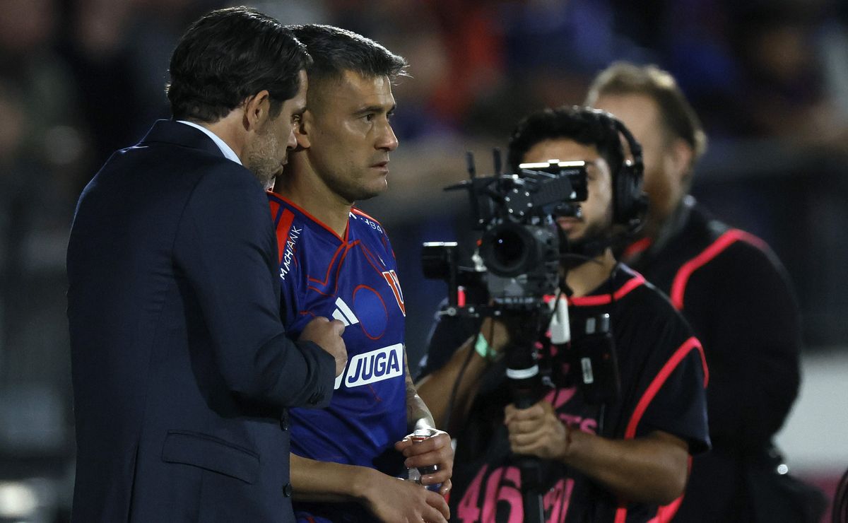 Gonzalo Jara le da una mano a Fernando Gago con los refuerzos que deben llegar a U de Chile