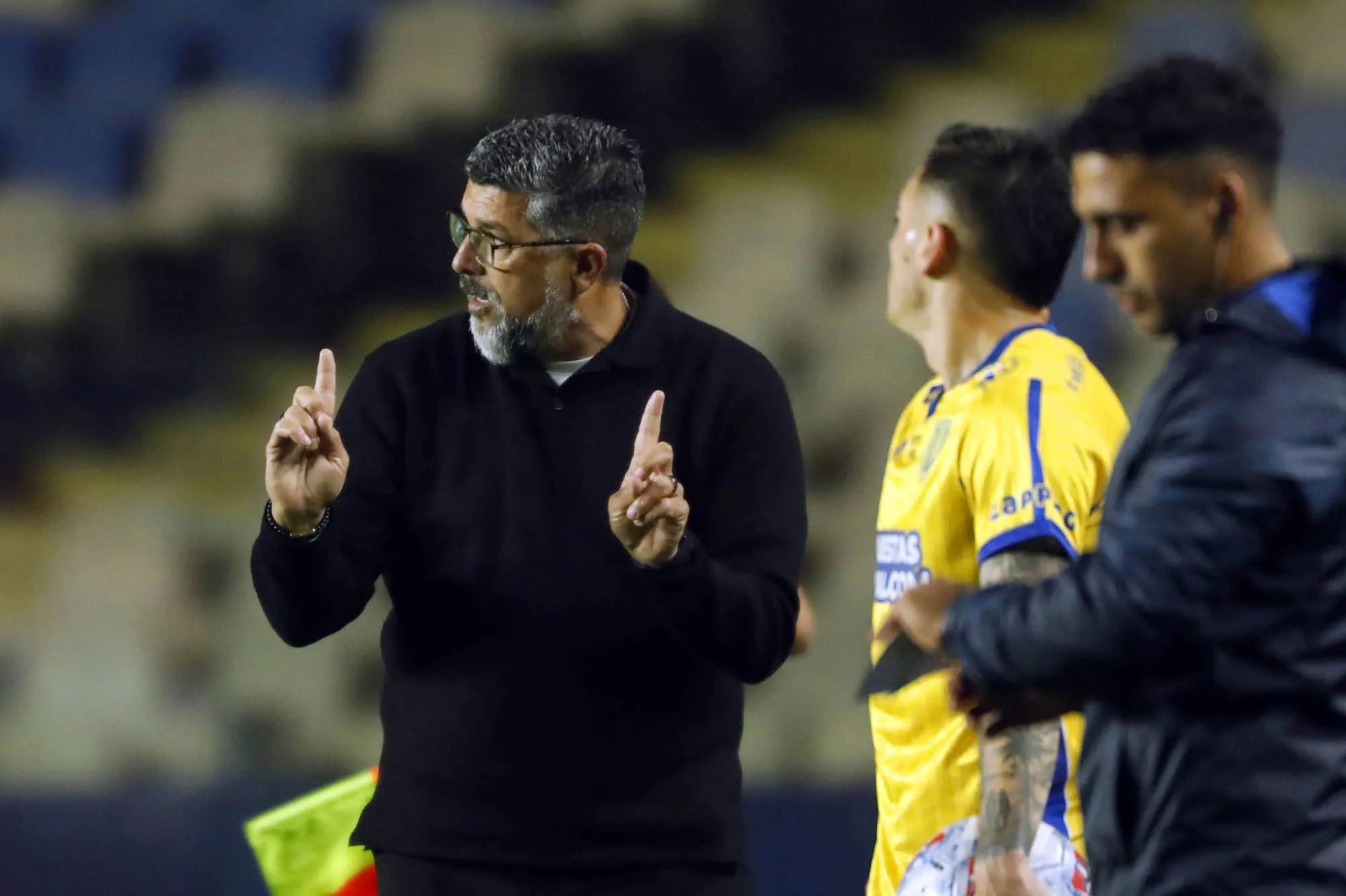 Acusan que Leonardo Ramos dejará botada la UdeConce: presidente del Colegio de Entranadores le vuelve a mostrar los colmillos.