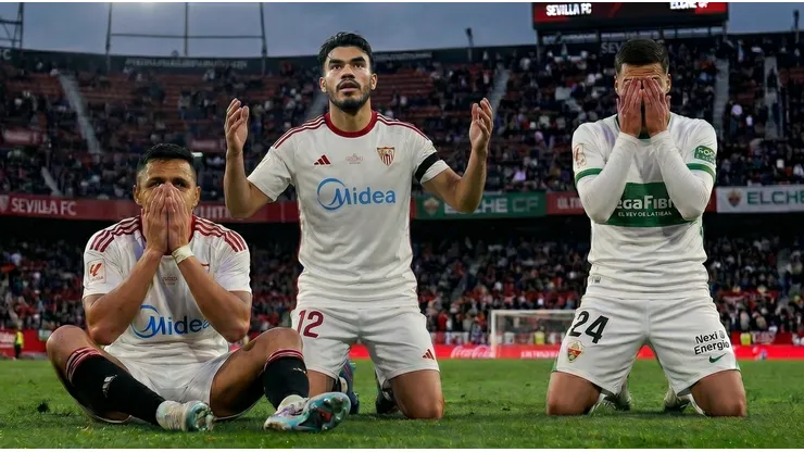 Alexis, Suazo y Cepeda siguen sufriendo por el descenso en España.