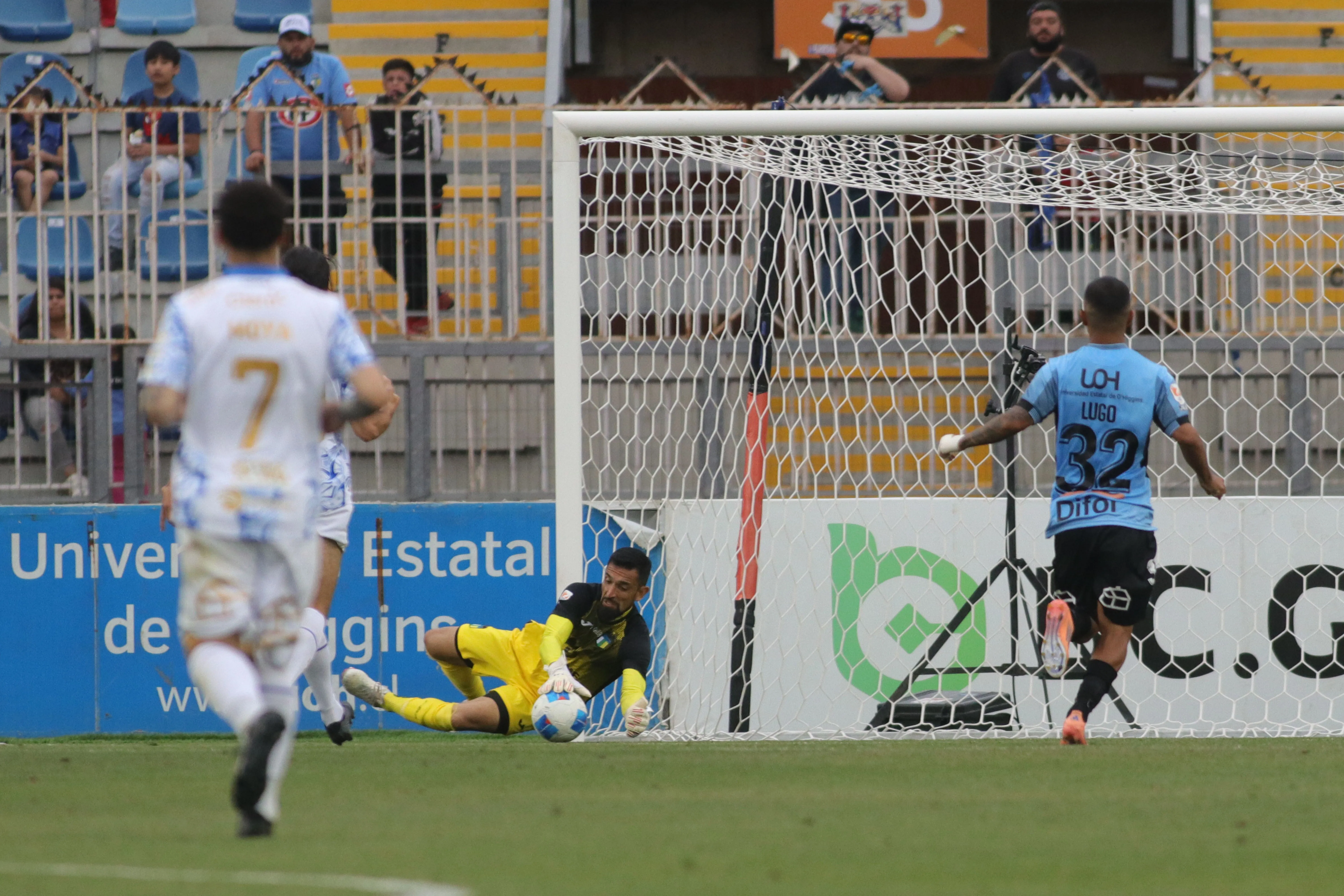 Jorge Deschamps en acción frente a Everton en un duelo clave de O’Higgins. (Jorge Loyola/Photosport).
