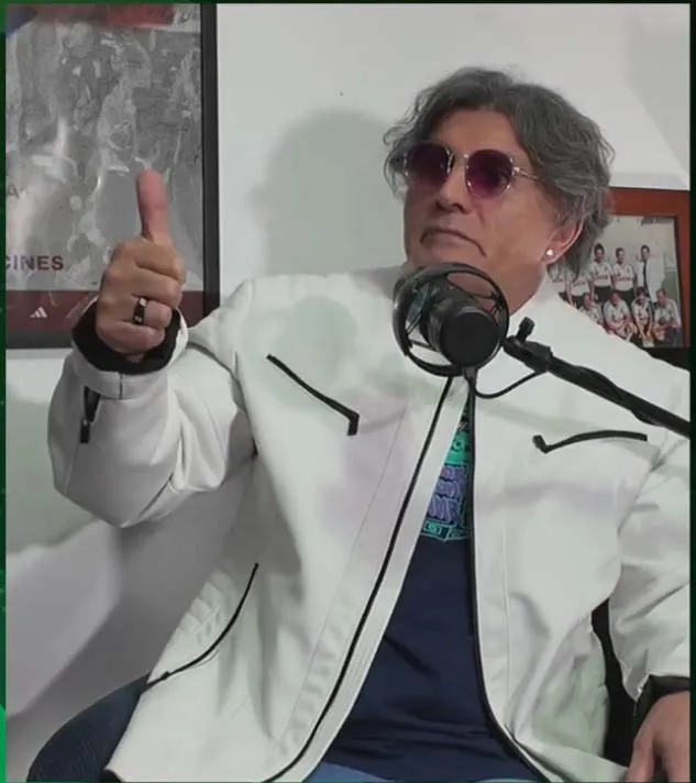 Fernando Astengo sorprendió con su jugado look