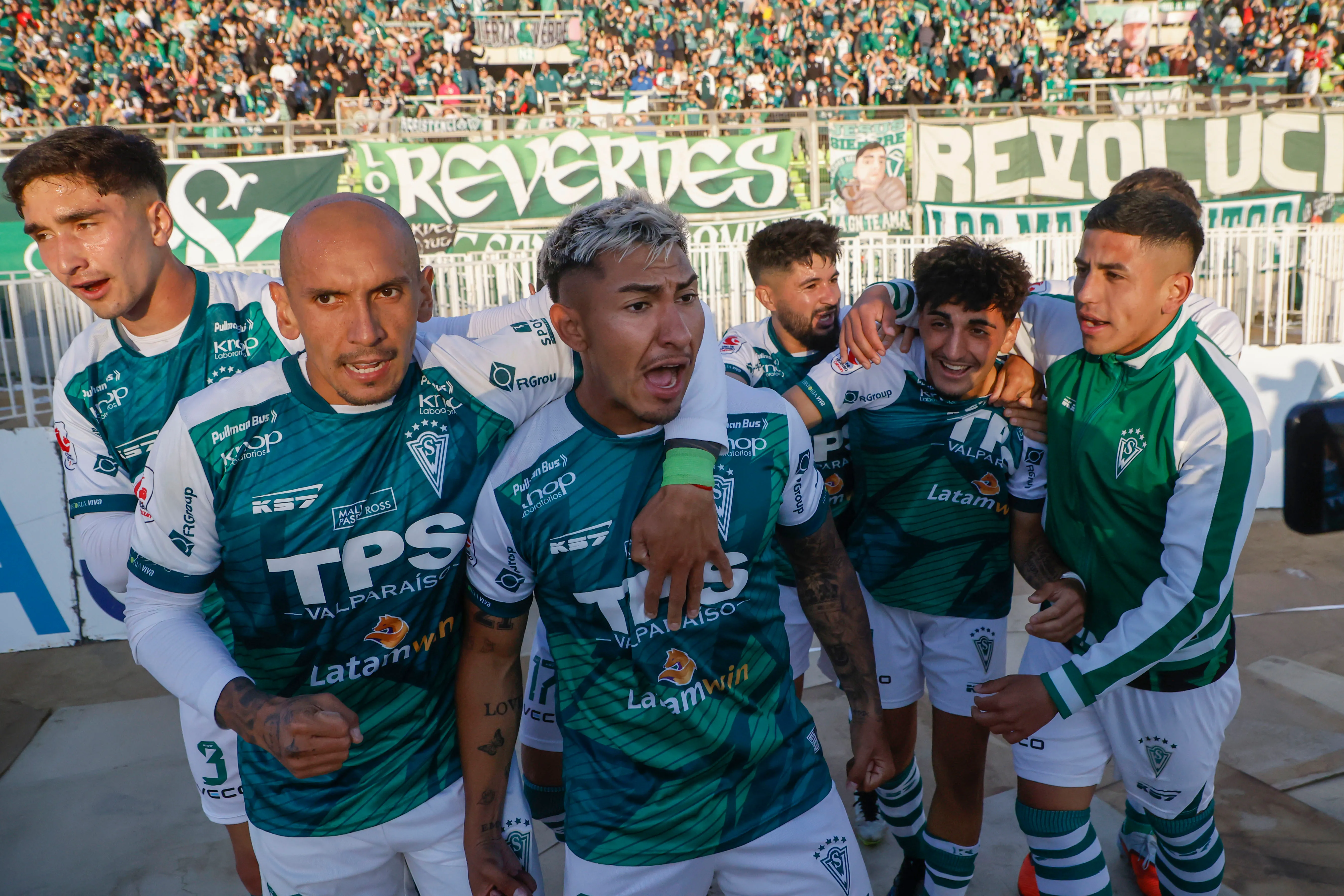 Ethan Espinoza podría regresar a los caturros/Photosport