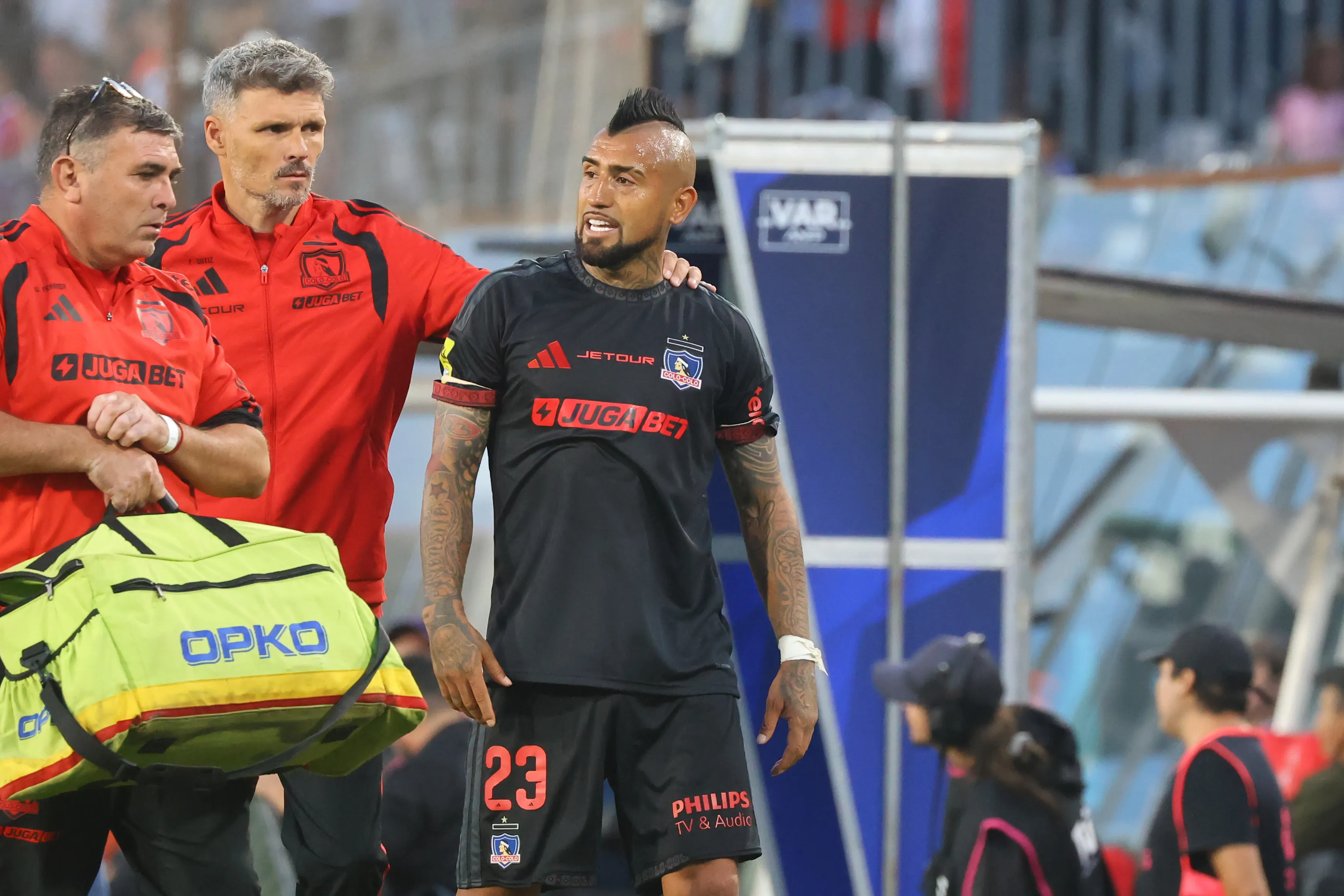 Fernando Ortiz fue expulsado así que no pudo explicar sus decisiones tácticas en Coquimbo. (Jonnathan Oyarzun/Photosport).