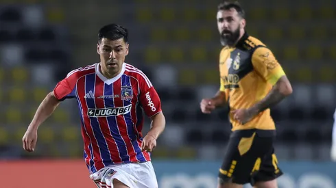 Tomás Alarcón debió ser atendido al final del partido entre Colo Colo y Coquimbo Unido.