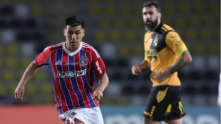 Tomás Alarcón debió ser atendido al final del partido entre Colo Colo y Coquimbo Unido.