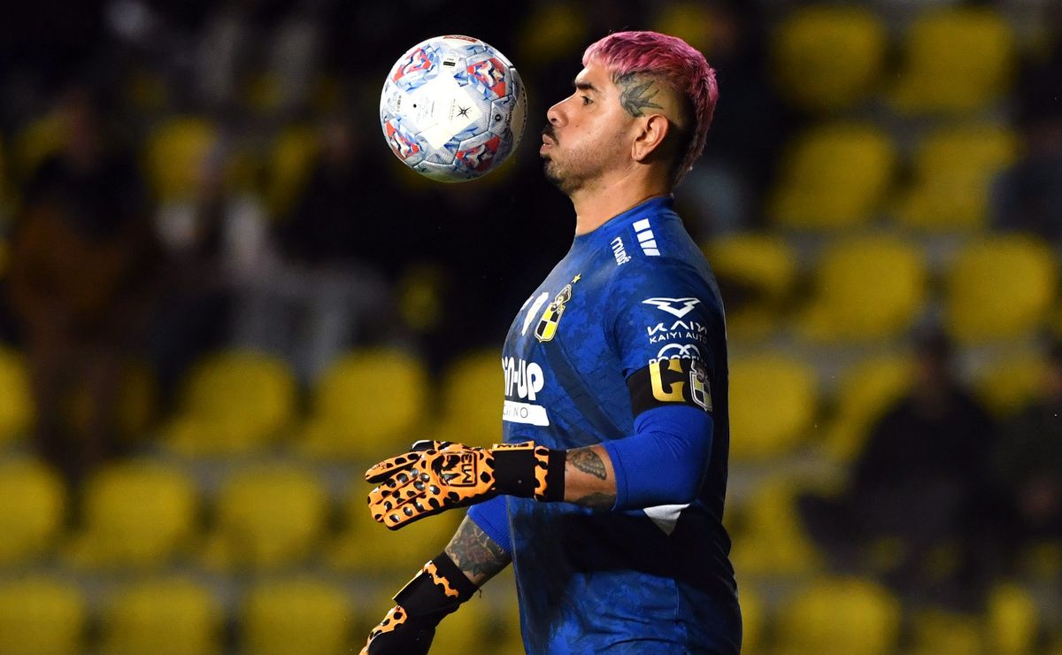 Ni Brayan Cortés ni Dituro: el Mono Sánchez elige al único arquero mejor que él con paso por el fútbol chileno