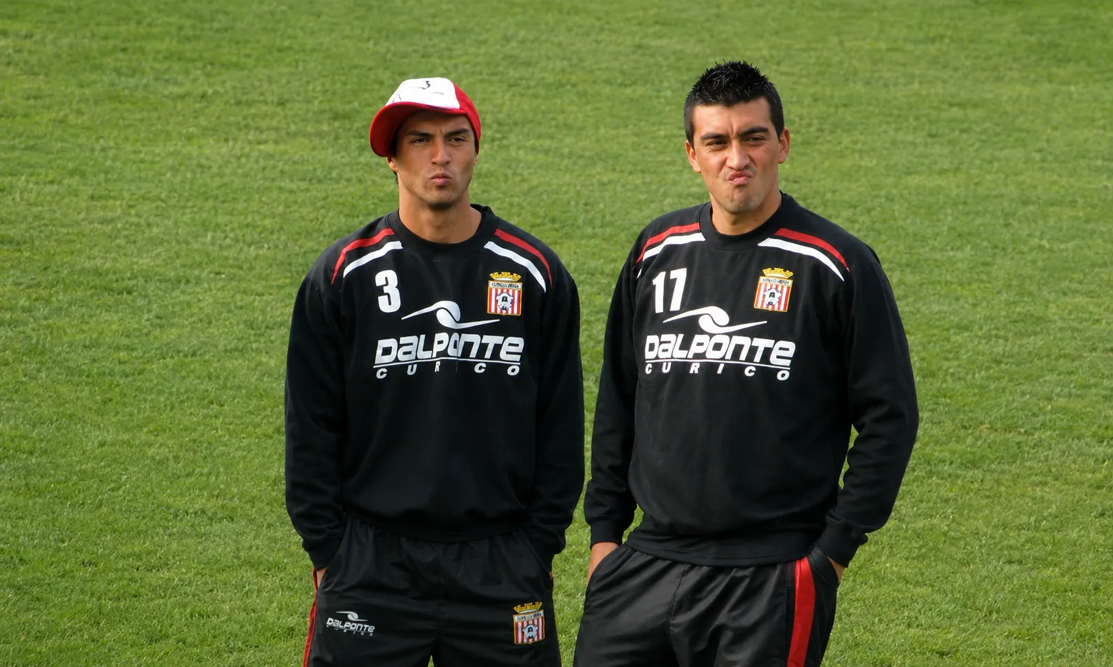 Felipe Hernández compartió en X esta foto junto a Pablo Otárola. (Captura y retoque con ChatGPT).