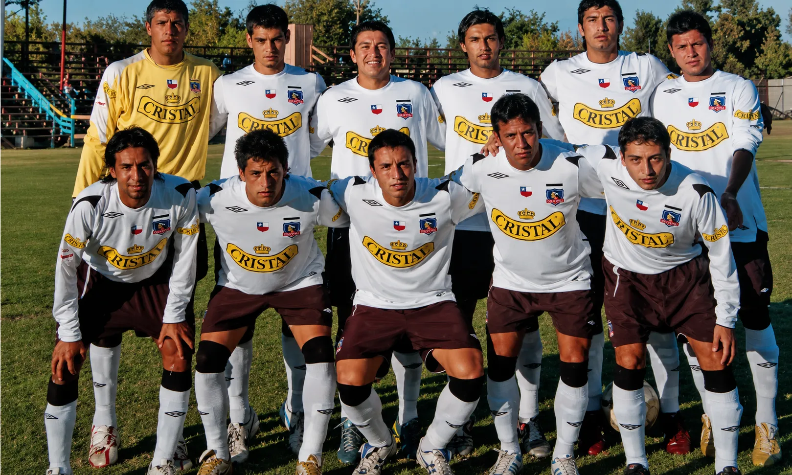 Felipe Hernández compartió esta foto en la ex red social del pajarito. “Equipazo”, escribió. (Captura y retoque con ChatGPT).