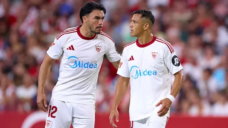 Gabriel Suazo y Alexis Sánchez podrían cerrar una dura temporada con el Sevilla por todo lo alto. | Foto: Getty Images.