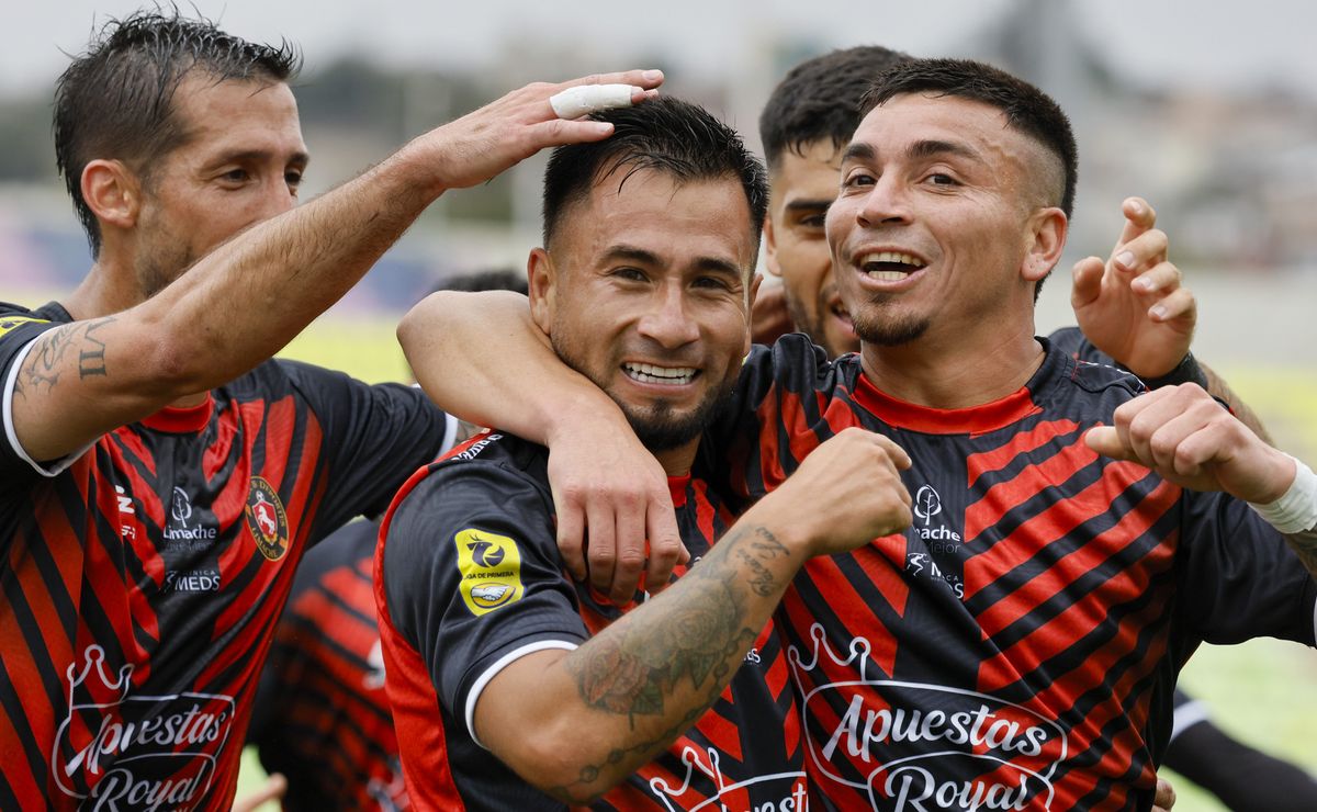 Ya entrena con el equipo: Limache mete miedo con el chileno del momento como “refuerzo”