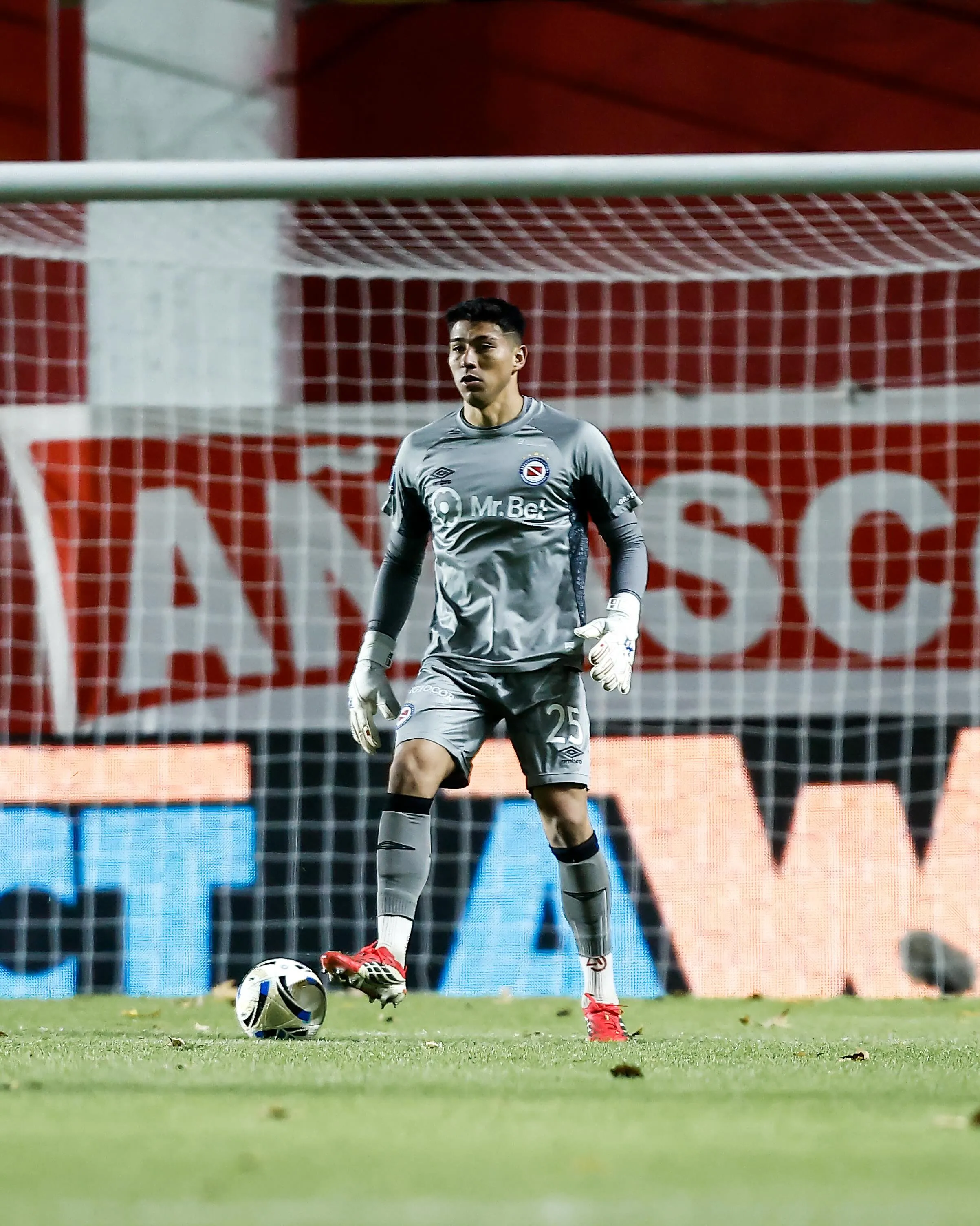 Brayan Cortés puede pasar de Argentinos a Boca Juniors en una negociación en la que Colo Colo puede tener un rol clave. Foto: Argentinos Juniors.