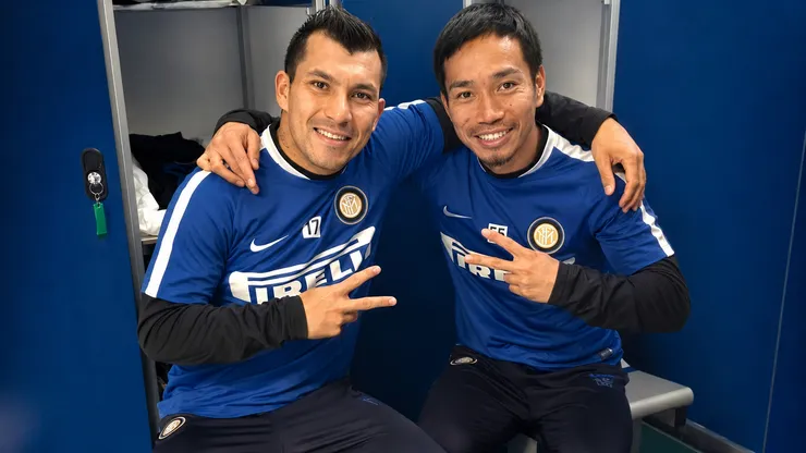 Gary Medel junto a Yuto Nagatomo en el Inter.