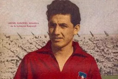 Leonel Sánchez es uno de los jugadores más recordados en la historia del fútbol chileno. Pese a eso, José Antonio Kast no lo citó al recordar el 