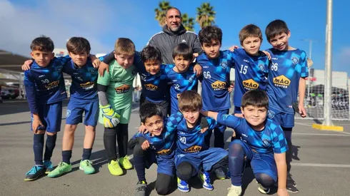 Ariel Pereyra enseña fútbol en Curicó.
