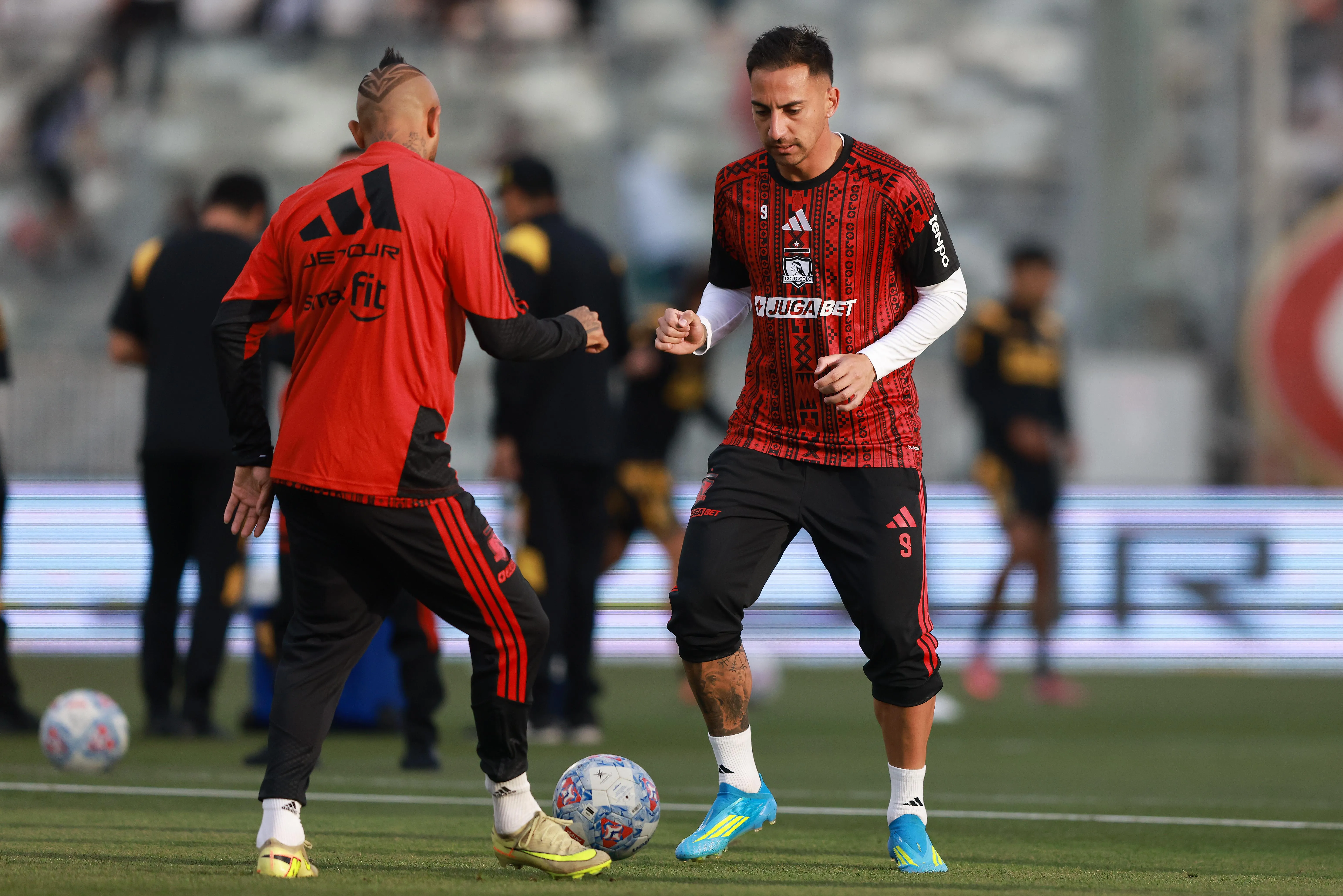 Arturo Vidal y Javier Correa vuelven a la formación titular de Colo Colo | Photosport