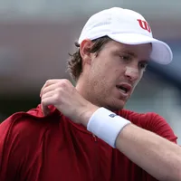 Jarry se baja de Roland Garros y lidera encuentro espiritual con su esposa