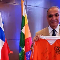 Llegó a Chile como político en la dictadura, es figura de TV y fanático de Cobreloa