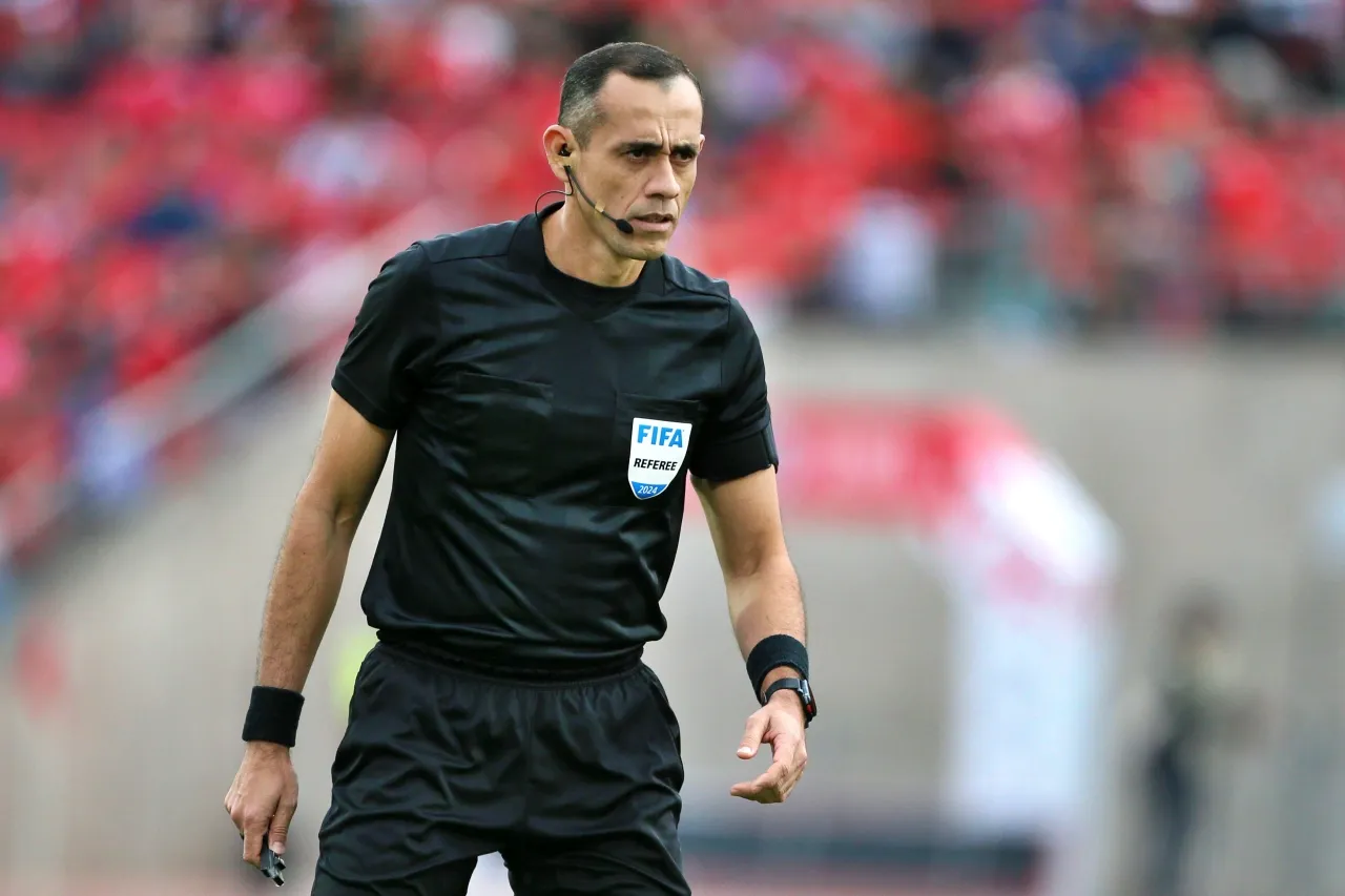 Juan Gabriel Benítez dirigirá a Católica vs. Barcelona por Copa Libertadores (Photosport)