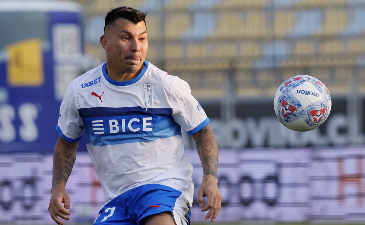 El “Pitbull” no llega: Medel será baja del partido de Universidad Católica y no por lesión