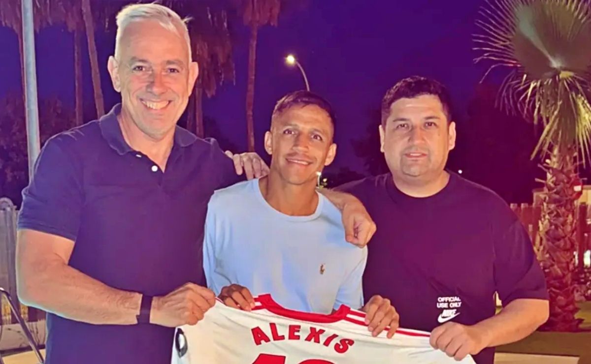 Fernando Felicevich en España para definir futuro de Alexis Sánchez: Lejos de Sevilla