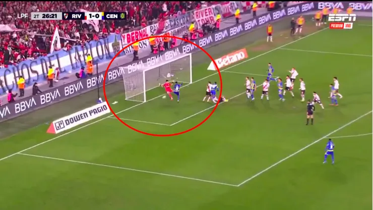 Pizarro tuvo en sus pies el gol para cambiar la semifinal ante River