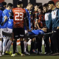 Zampedri en ambulancia: durísimo rodillazo en al cara al Toro de la UC