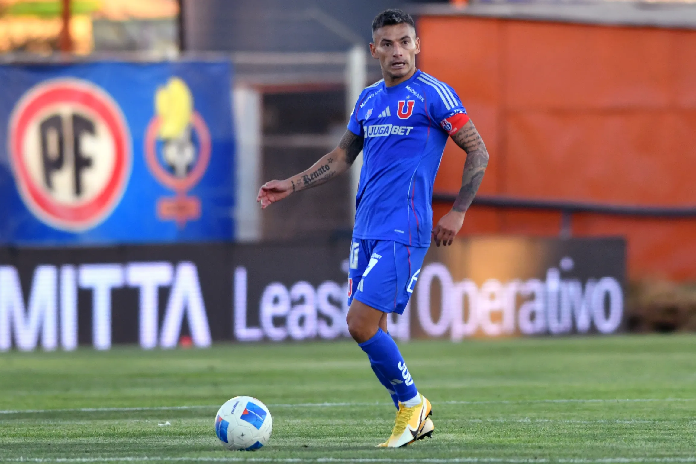 Charles Aránguiz será clave en el partido de la U vs Cobresal. Foto: Alejandro Pizarro Ubilla/Photosport